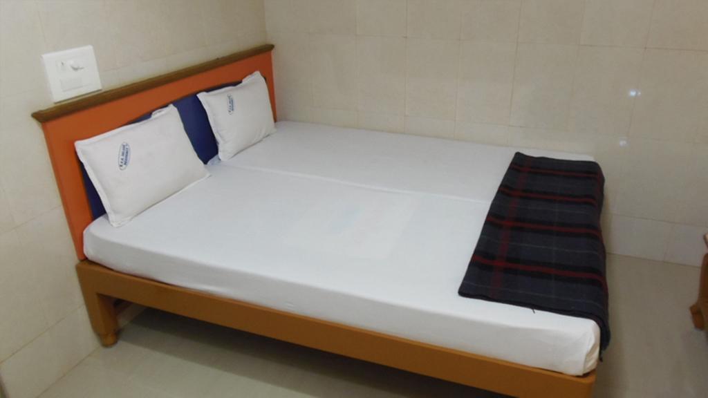 Villa Kvr Deluxe Residency Tirupati Zimmer foto